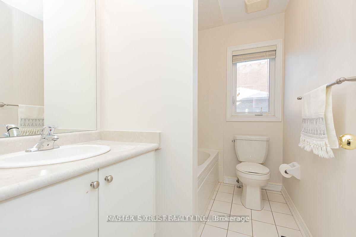 Photo 15 of 47 Pelister Drive, Markham, Greensborough — HOMEH