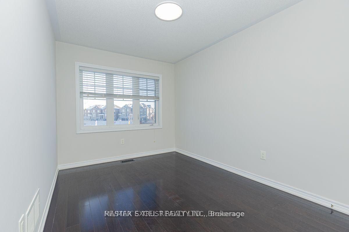 Photo 16 of 47 Pelister Drive, Markham, Greensborough — HOMEH