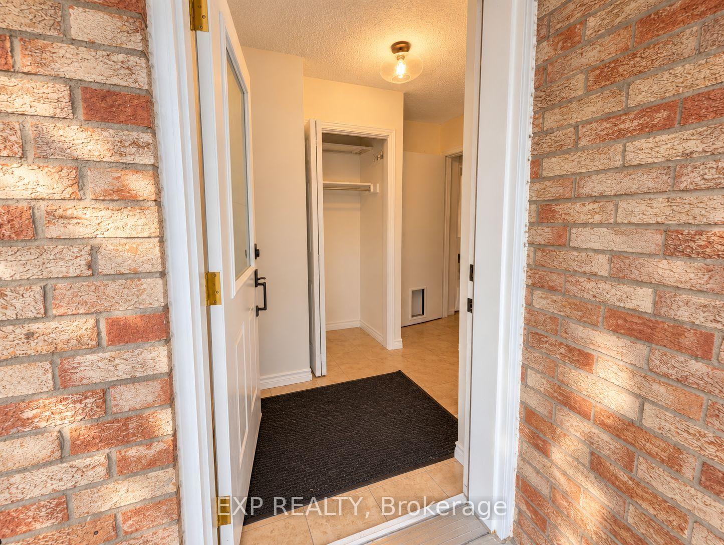 Photo 4 of 36 Scribner Court, Brampton, Heart Lake East — HOMEH