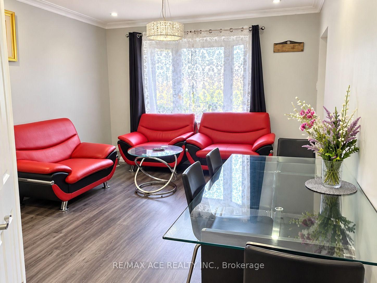 Photo 2 of Unit Main, 6 Shawford Crescent, Scarborough, Woburn — HOMEH