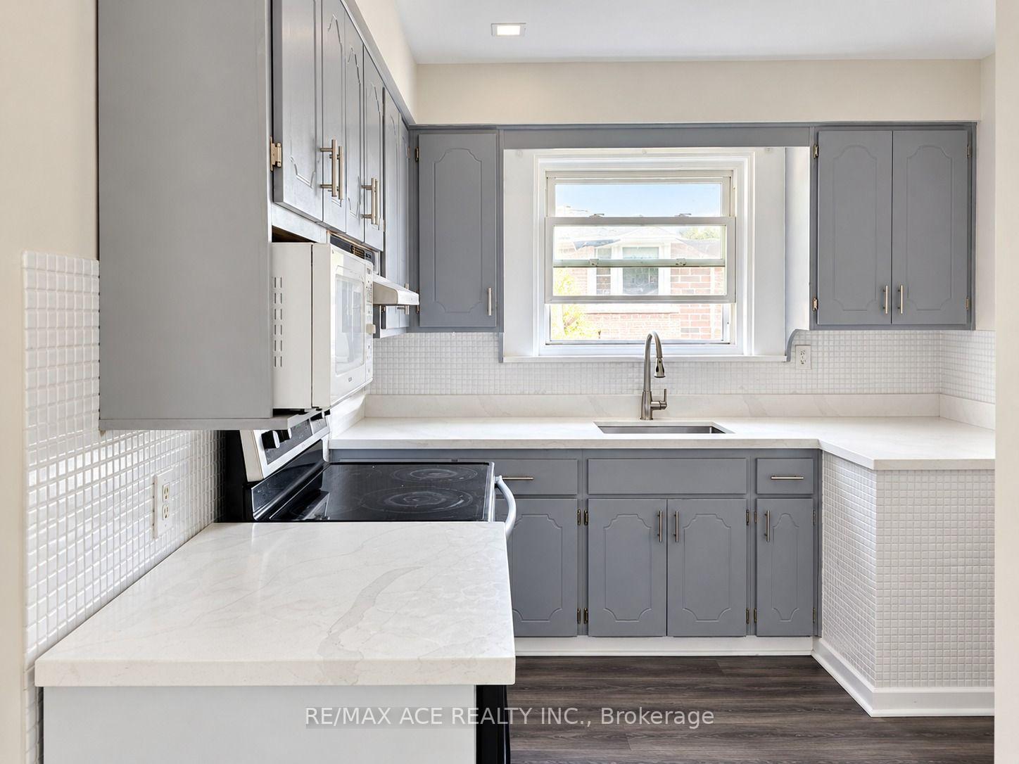 Photo 3 of Unit Main, 6 Shawford Crescent, Scarborough, Woburn — HOMEH
