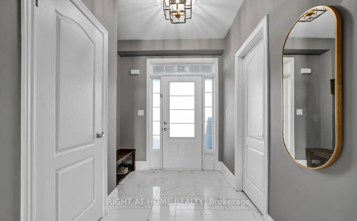 Photo 3 of 43 Diamond Leaf Lane, Halton Hills, Georgetown — HOMEH