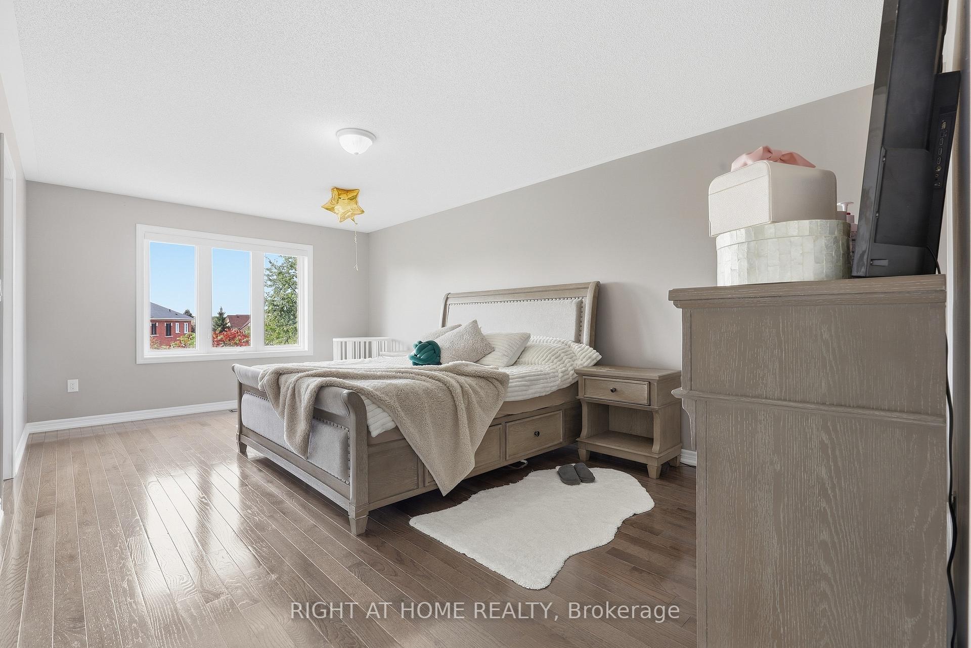 Photo 15 of 43 Diamond Leaf Lane, Halton Hills, Georgetown — HOMEH