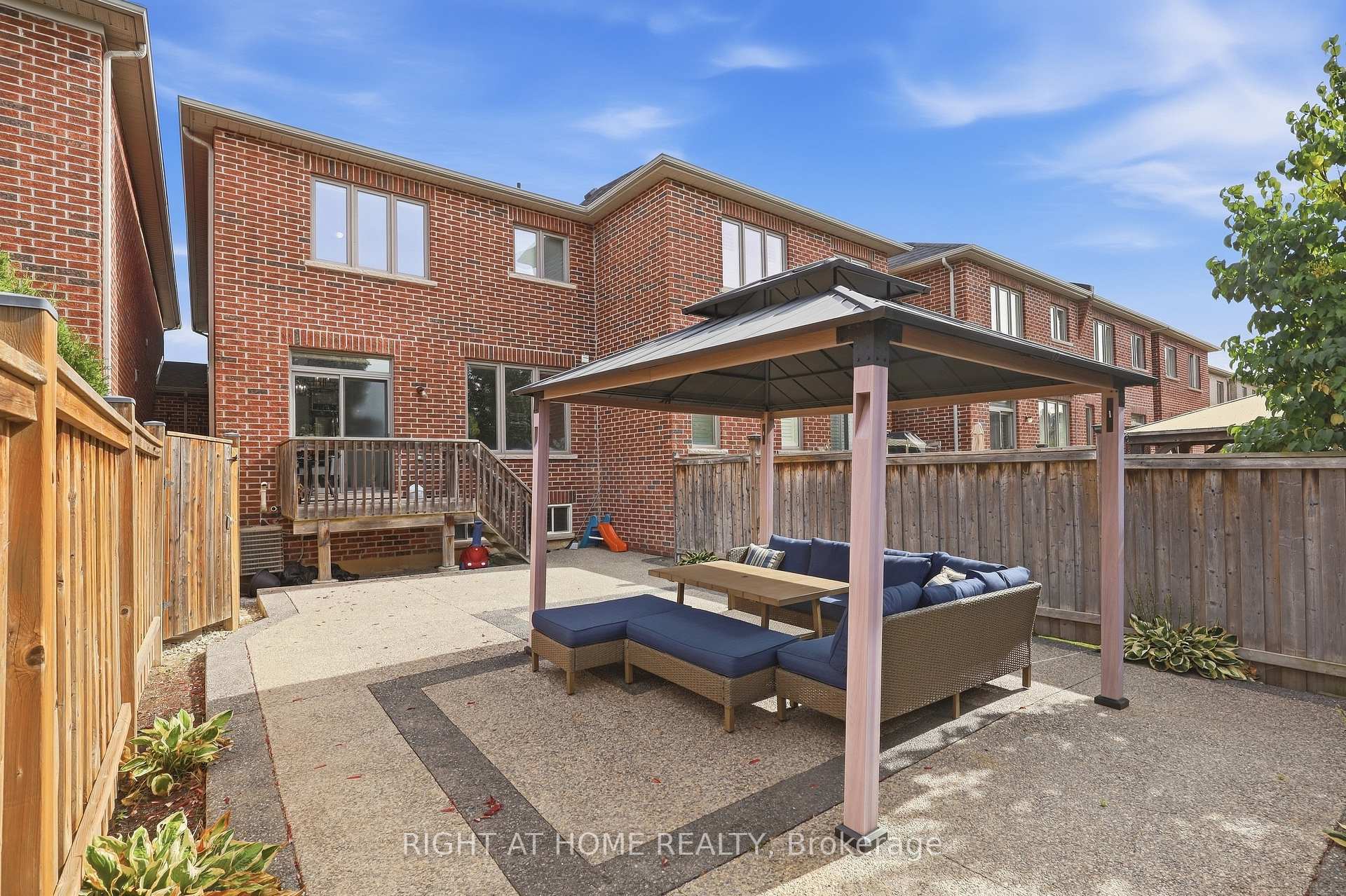Photo 21 of 43 Diamond Leaf Lane, Halton Hills, Georgetown — HOMEH