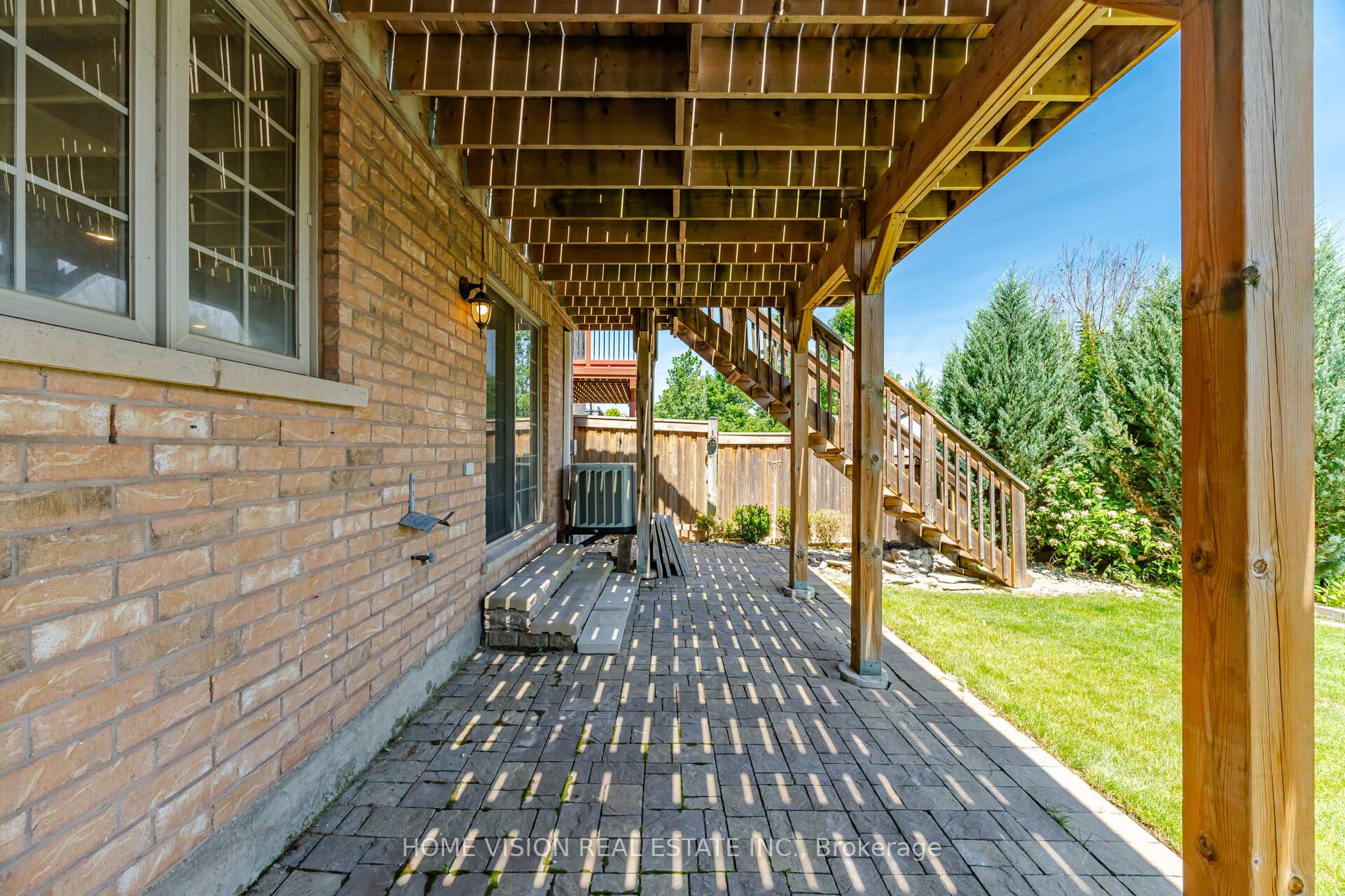 Photo 5 of Unit Bsmt, 18 Intrigue Trail, Brampton, Credit Valley — HOMEH
