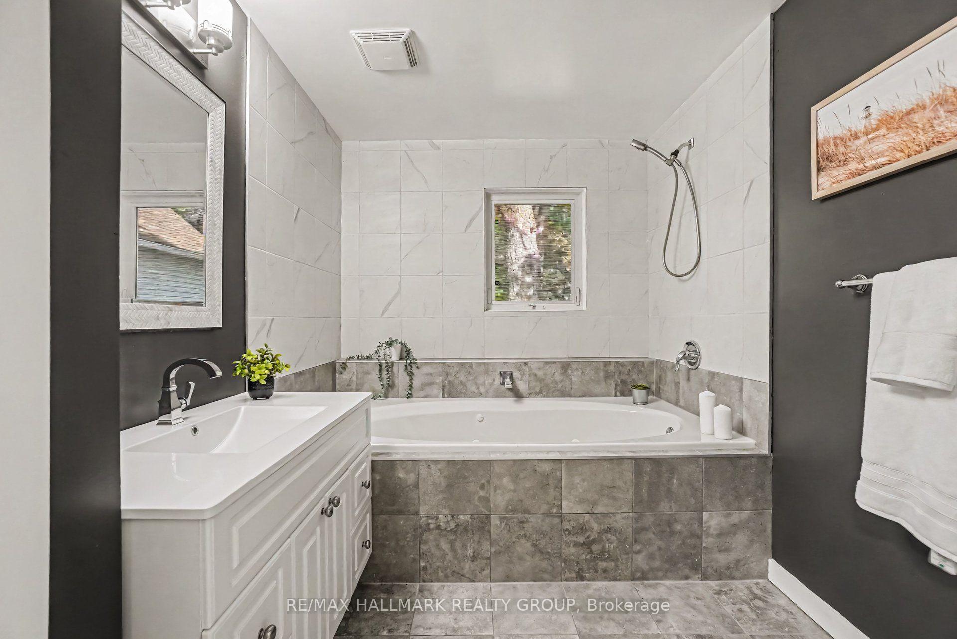 Photo 23 of 7273 Mitch Owens Road, Ottawa, Leitrim — HOMEH