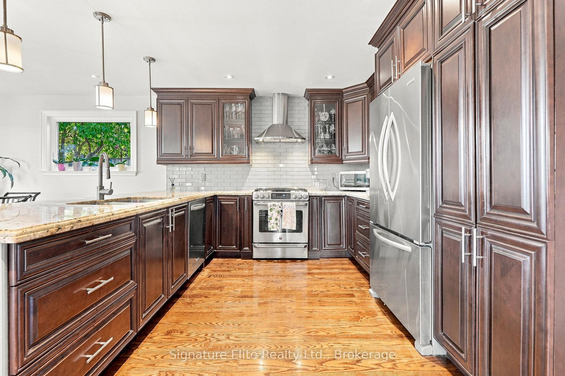 Photo 7 of 190 Longwood Drive, Caledon, Bolton North — HOMEH