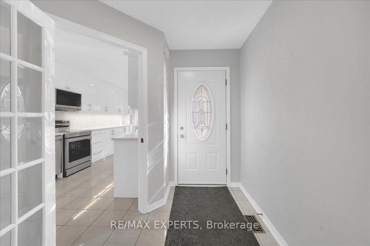 Photo 3 of 117 Pinedale Gate, Vaughan, East Woodbridge — HOMEH