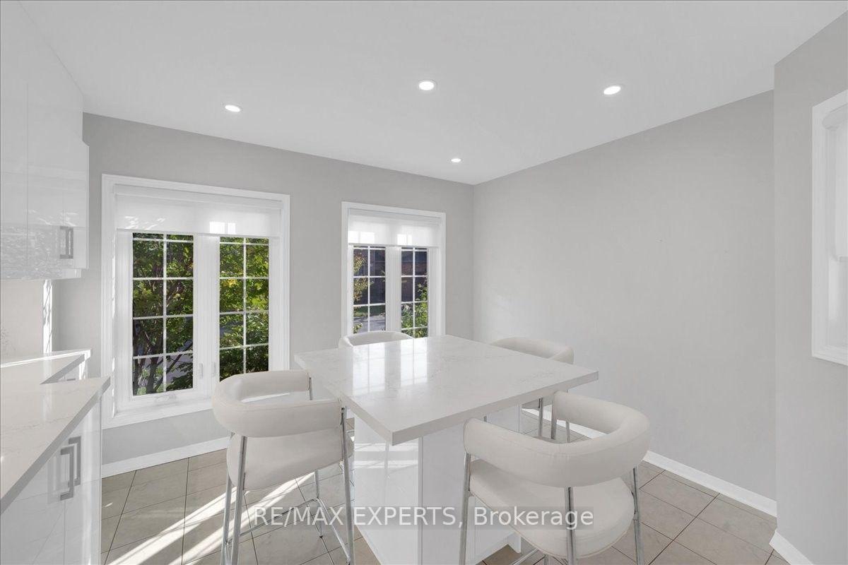 Photo 5 of 117 Pinedale Gate, Vaughan, East Woodbridge — HOMEH