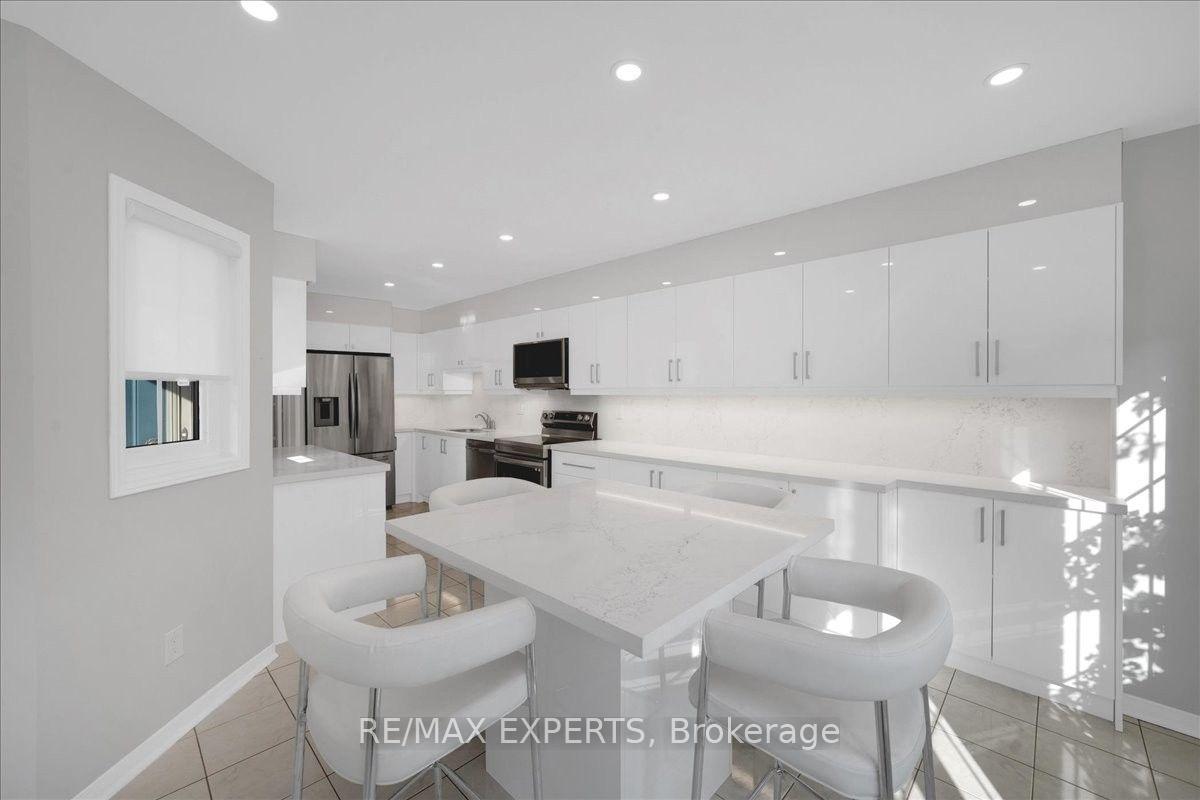 Photo 6 of 117 Pinedale Gate, Vaughan, East Woodbridge — HOMEH