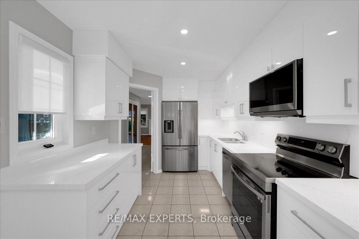 Photo 7 of 117 Pinedale Gate, Vaughan, East Woodbridge — HOMEH