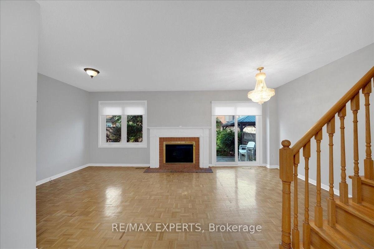 Photo 8 of 117 Pinedale Gate, Vaughan, East Woodbridge — HOMEH