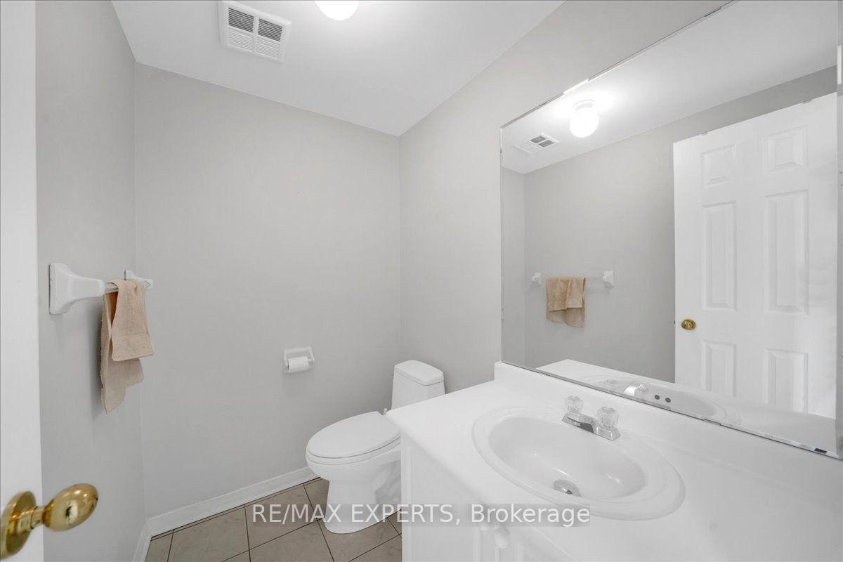 Photo 12 of 117 Pinedale Gate, Vaughan, East Woodbridge — HOMEH