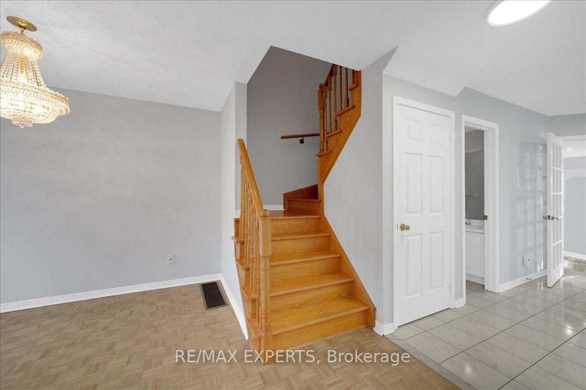 Photo 13 of 117 Pinedale Gate, Vaughan, East Woodbridge — HOMEH