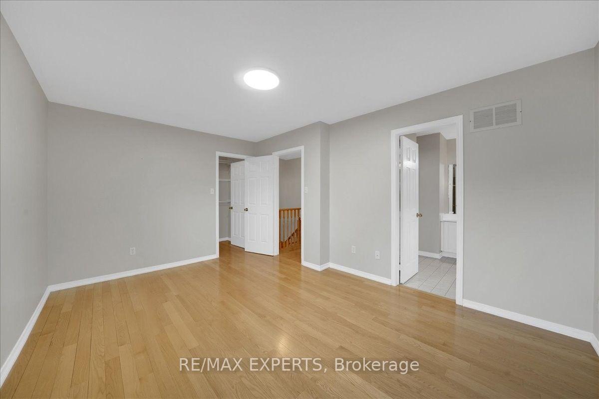 Photo 16 of 117 Pinedale Gate, Vaughan, East Woodbridge — HOMEH