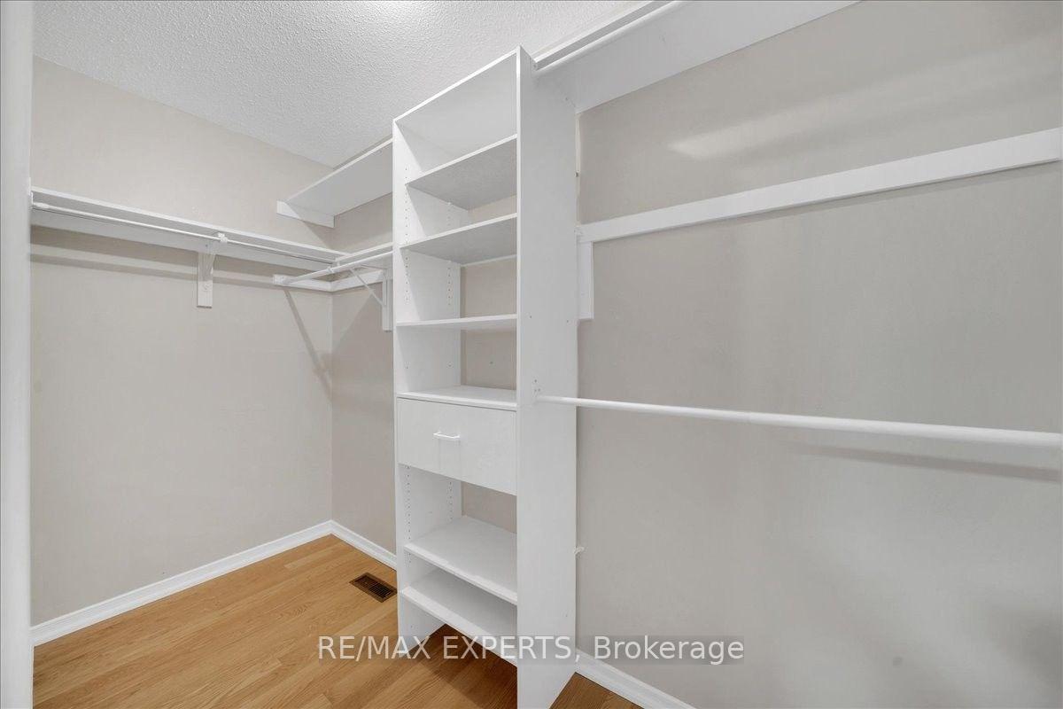 Photo 19 of 117 Pinedale Gate, Vaughan, East Woodbridge — HOMEH