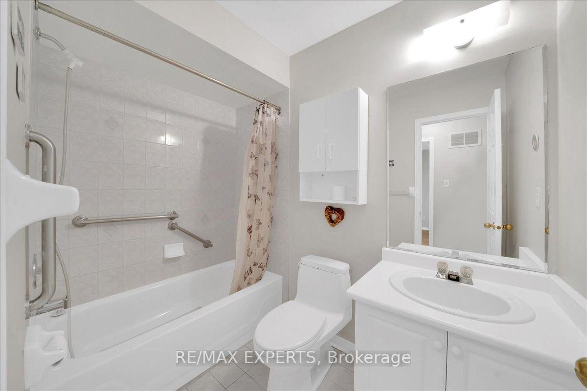 Photo 22 of 117 Pinedale Gate, Vaughan, East Woodbridge — HOMEH