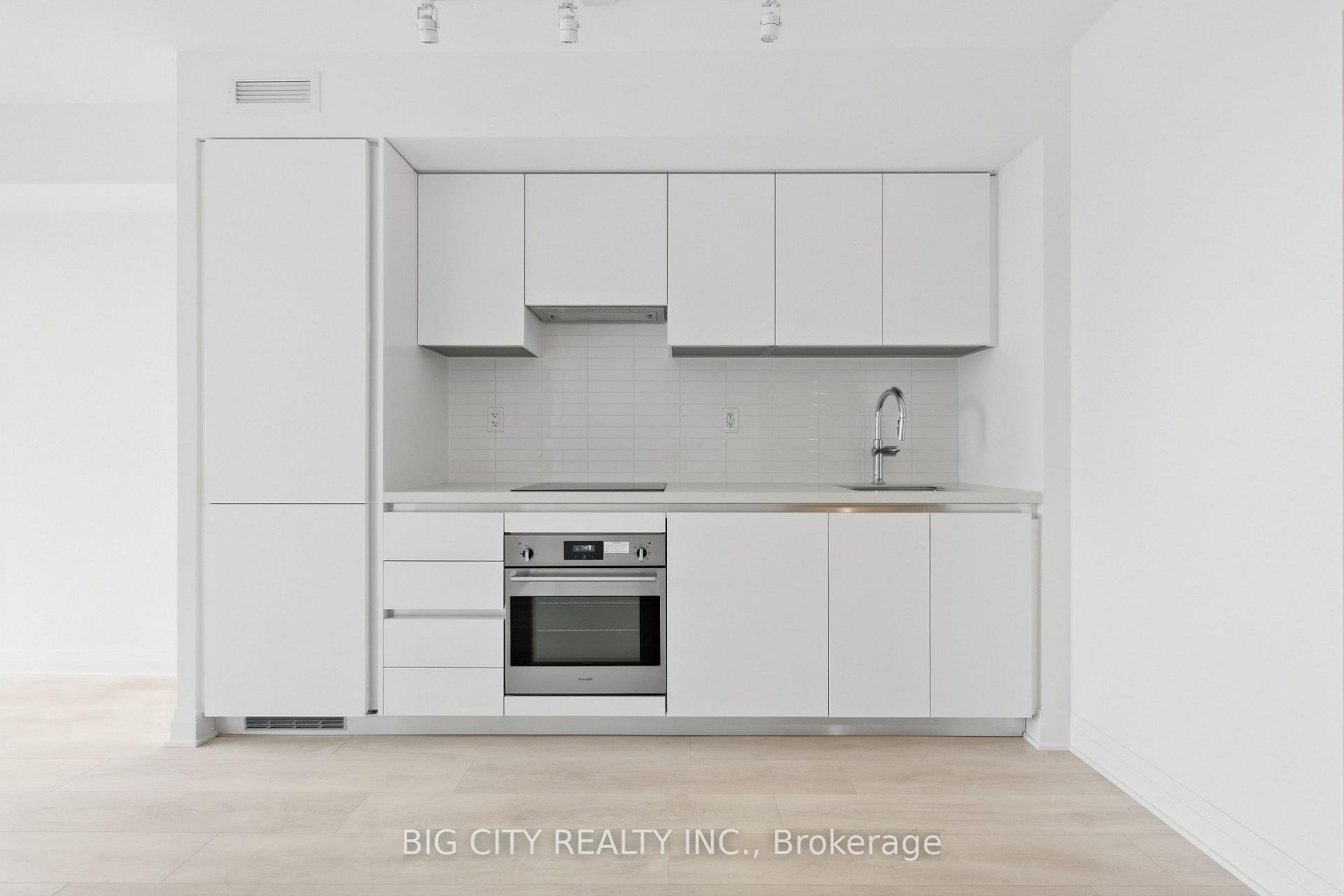 Photo 5 of Unit 711, 25 Frederick Todd Way, Toronto, Leaside — HOMEH