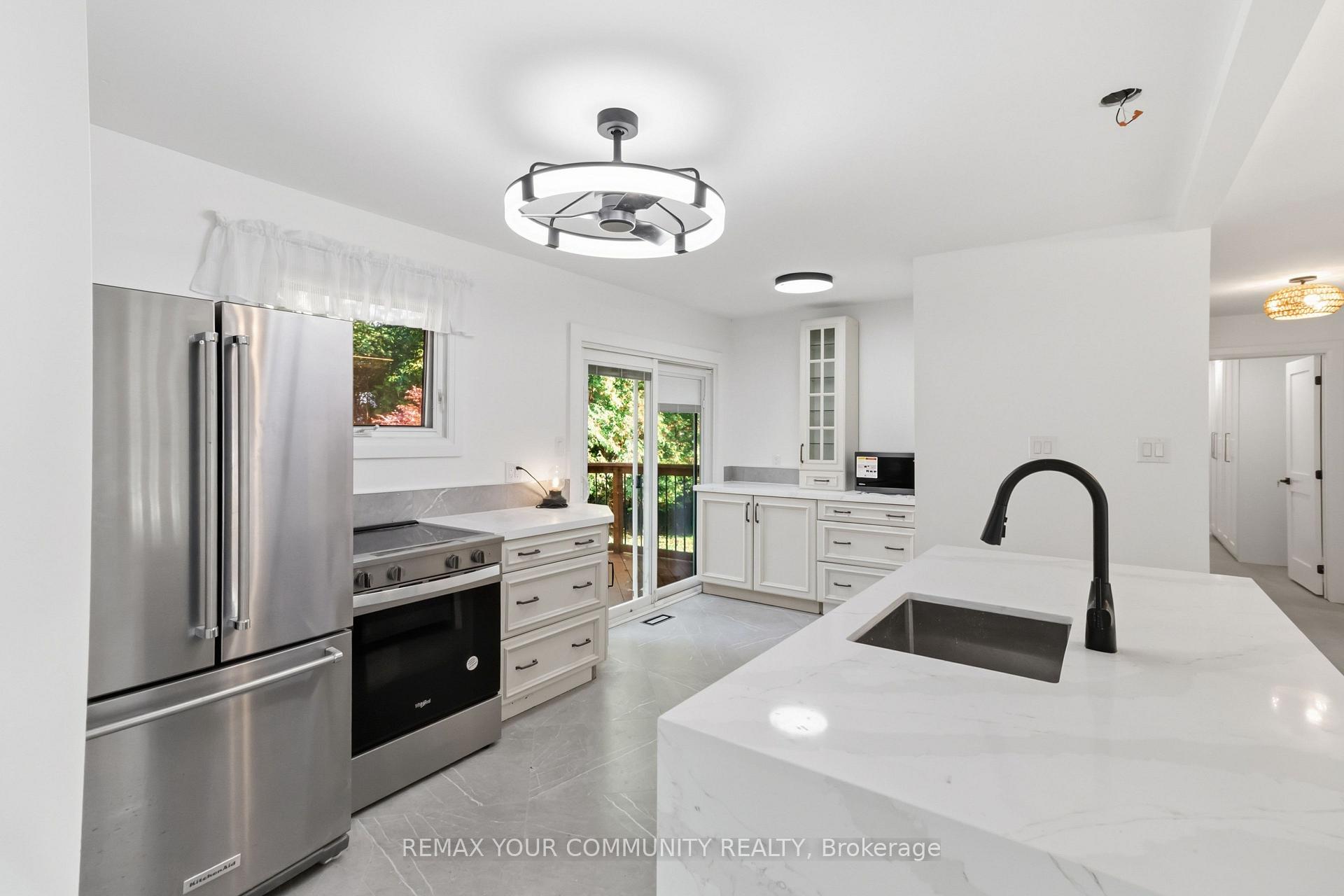 Photo 16 of 2063 Waters Edge Drive, Oakville, Bronte — HOMEH