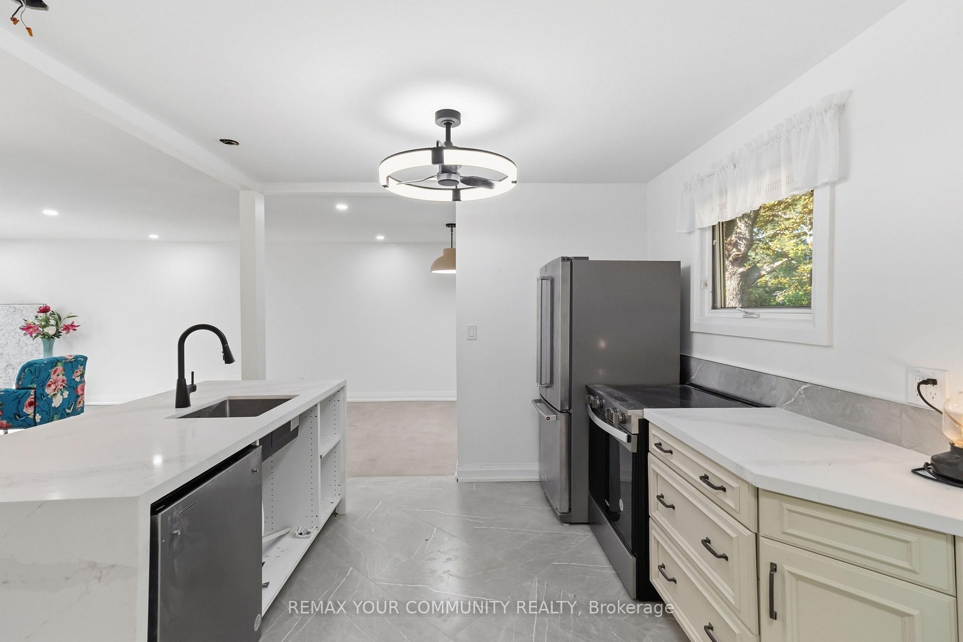 Photo 17 of 2063 Waters Edge Drive, Oakville, Bronte — HOMEH