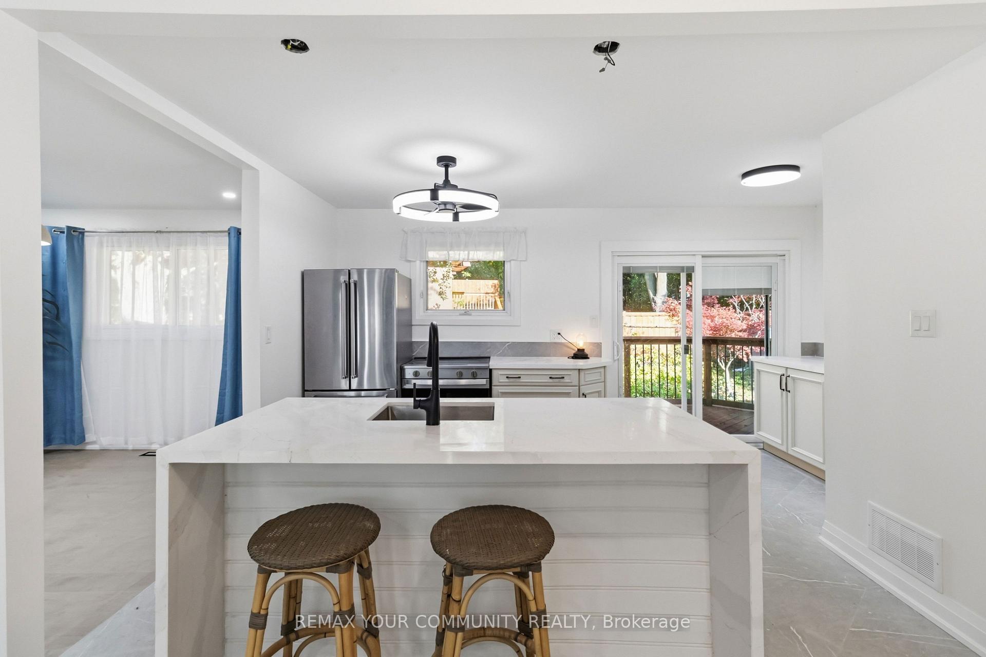Photo 18 of 2063 Waters Edge Drive, Oakville, Bronte — HOMEH