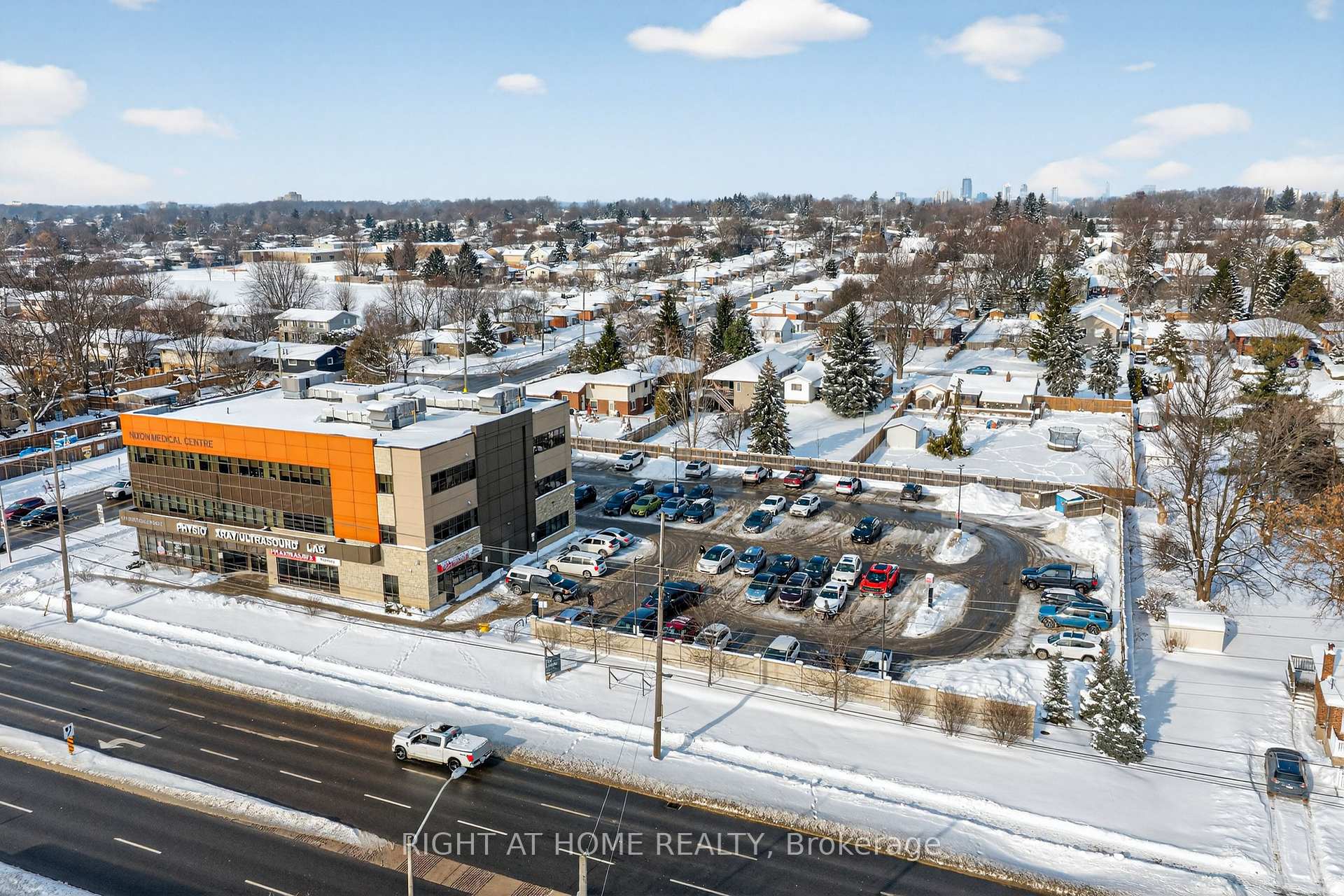 Photo 10 of 566 Southdale Road E, London, South R — HOMEH