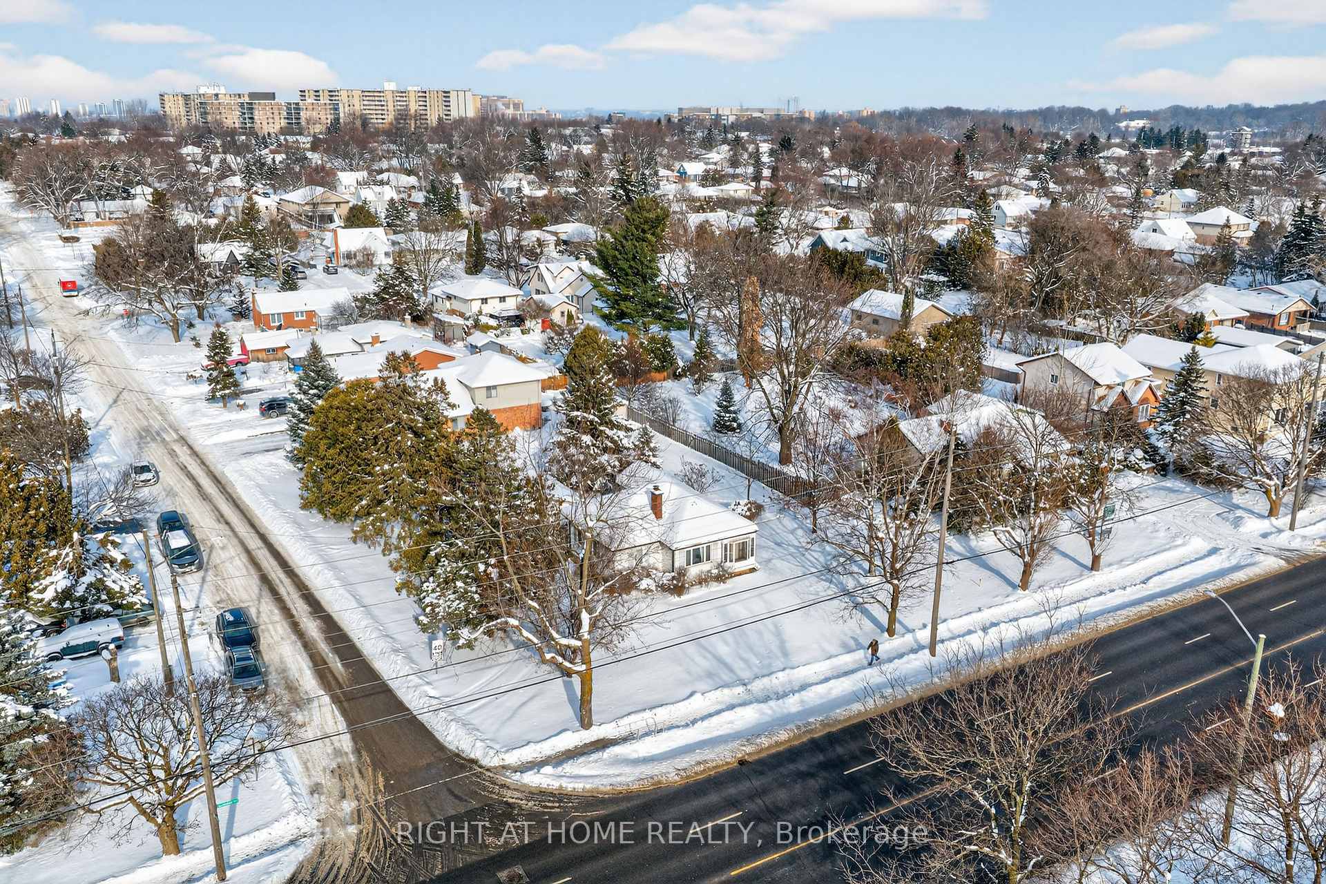 Photo 16 of 566 Southdale Road E, London, South R — HOMEH