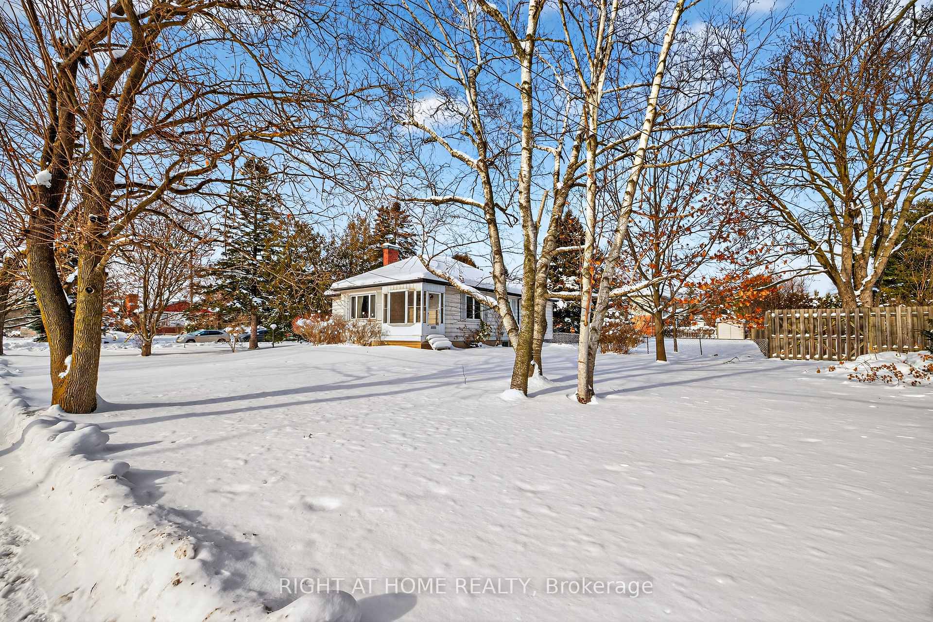 Photo 22 of 566 Southdale Road E, London, South R — HOMEH