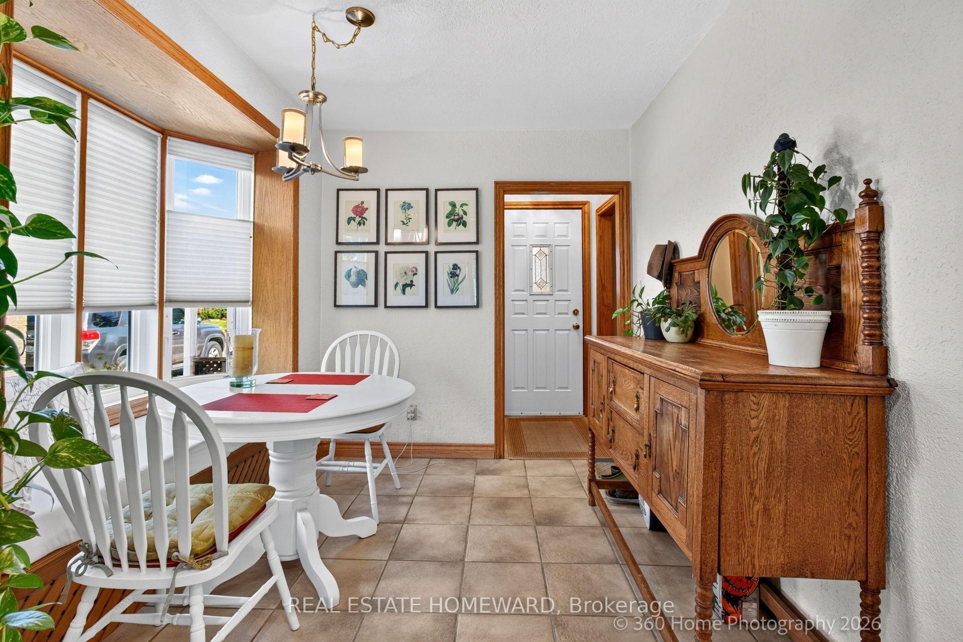 Photo 4 of 62 Clonmore Drive, Scarborough, Birchcliffe-Cliffside — HOMEH