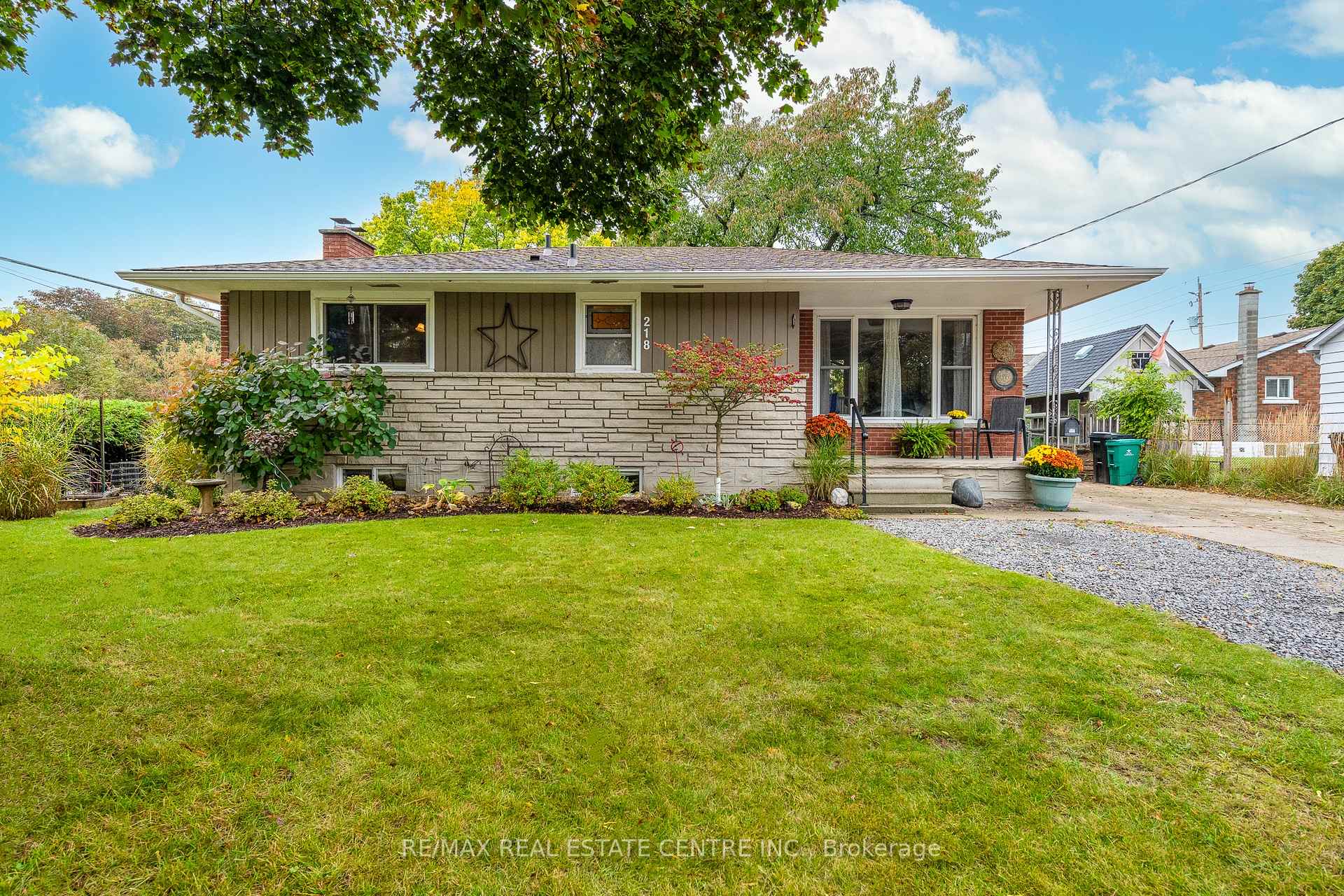 Photo of 218 Montrose Street S