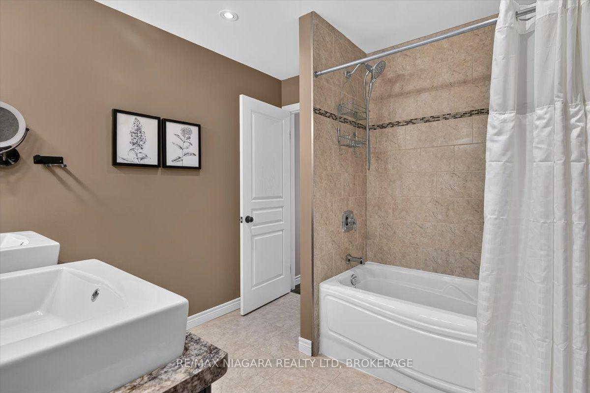 Photo 36 of 48 Falcon Drive, Welland, Coyle Creek — HOMEH