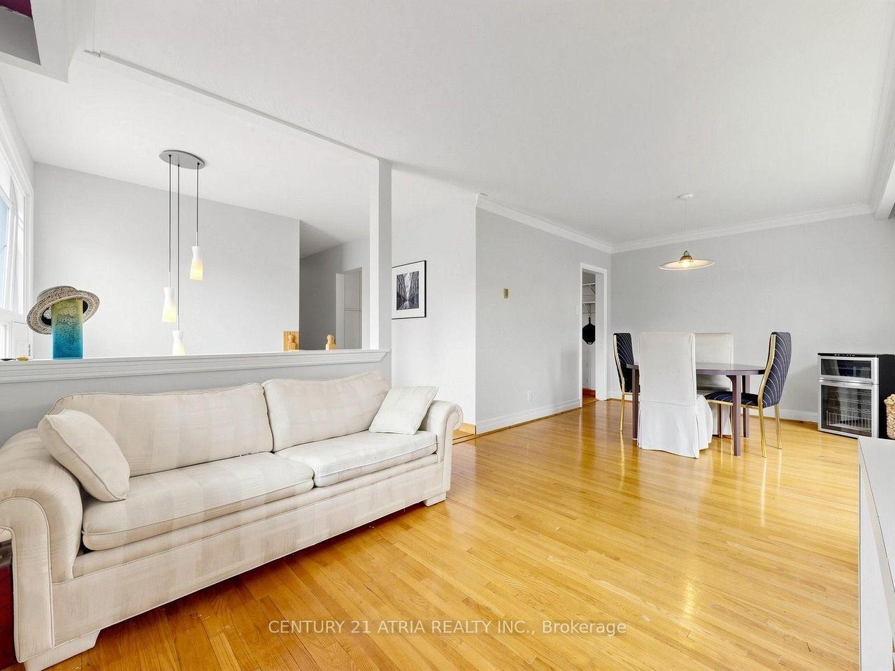 Photo 6 of 22 Jeffton Crescent, Scarborough, Woburn — HOMEH