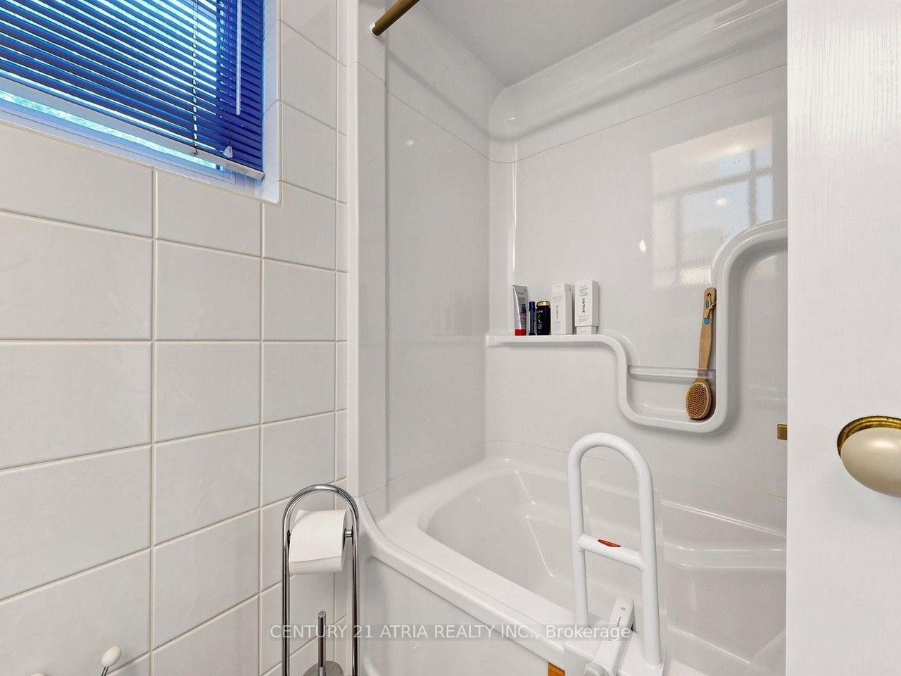 Photo 24 of 22 Jeffton Crescent, Scarborough, Woburn — HOMEH