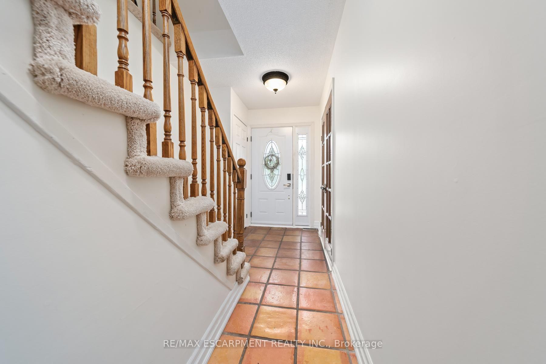 Photo 7 of 2760 Cathian Court, Mississauga, Erin Mills — HOMEH