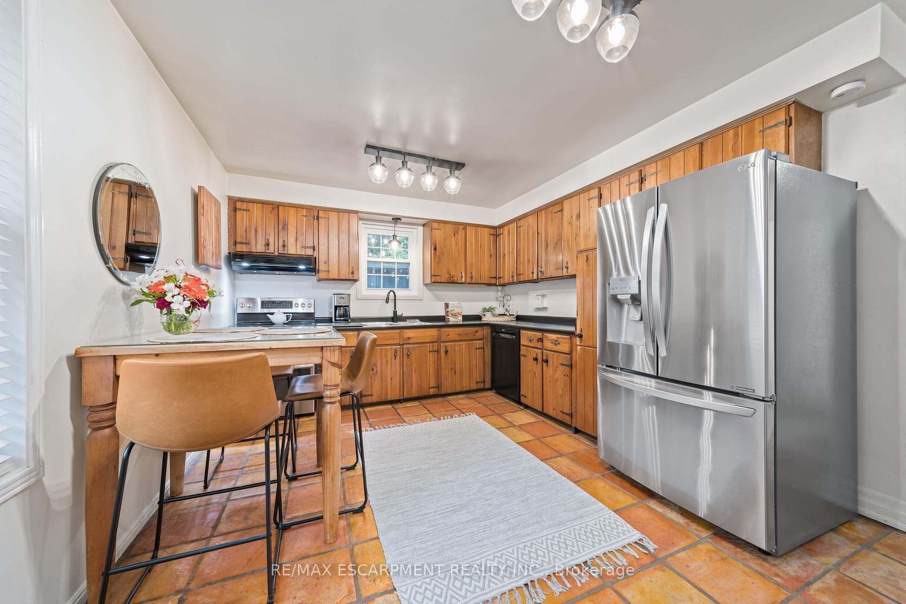 Photo 14 of 2760 Cathian Court, Mississauga, Erin Mills — HOMEH
