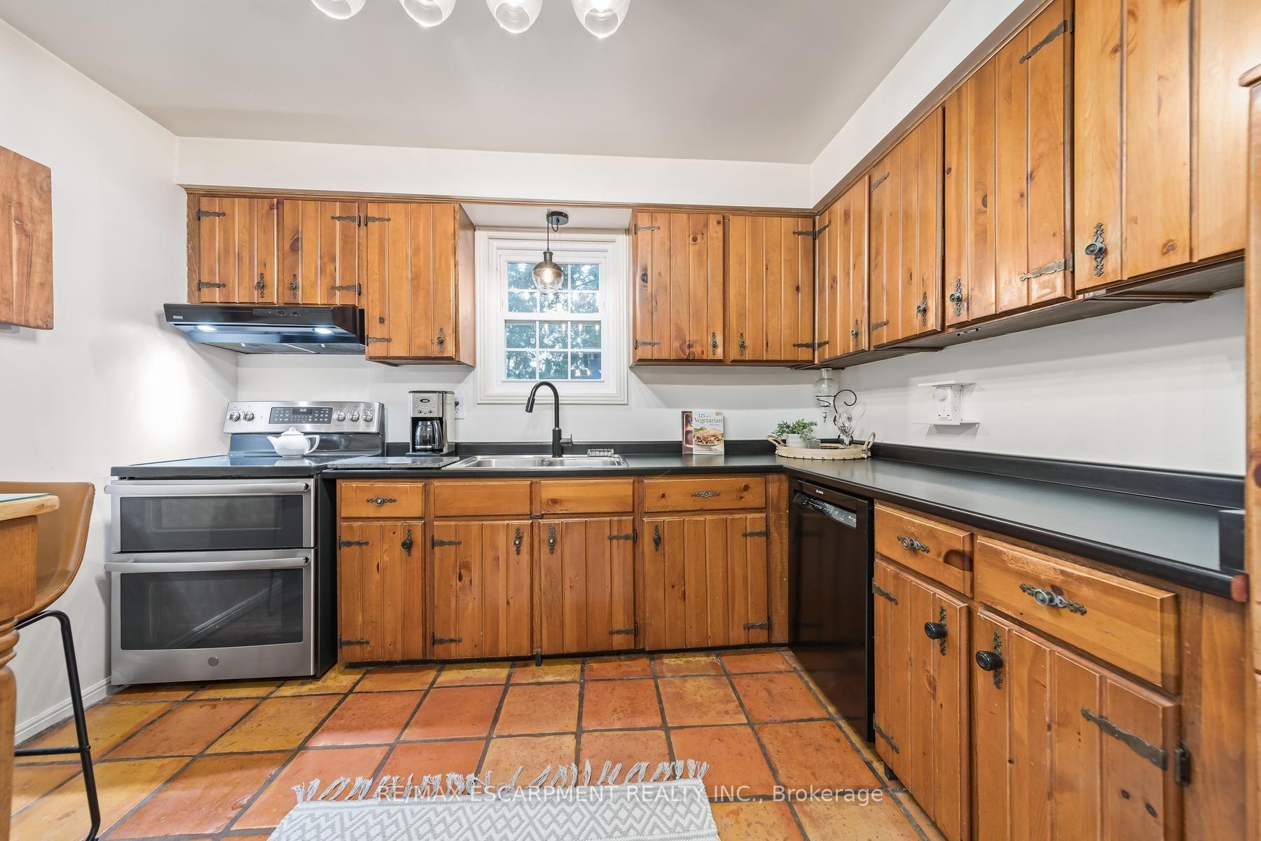 Photo 15 of 2760 Cathian Court, Mississauga, Erin Mills — HOMEH