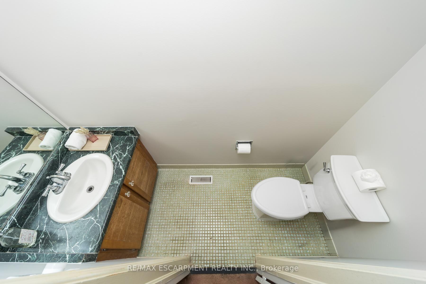Photo 25 of 2760 Cathian Court, Mississauga, Erin Mills — HOMEH