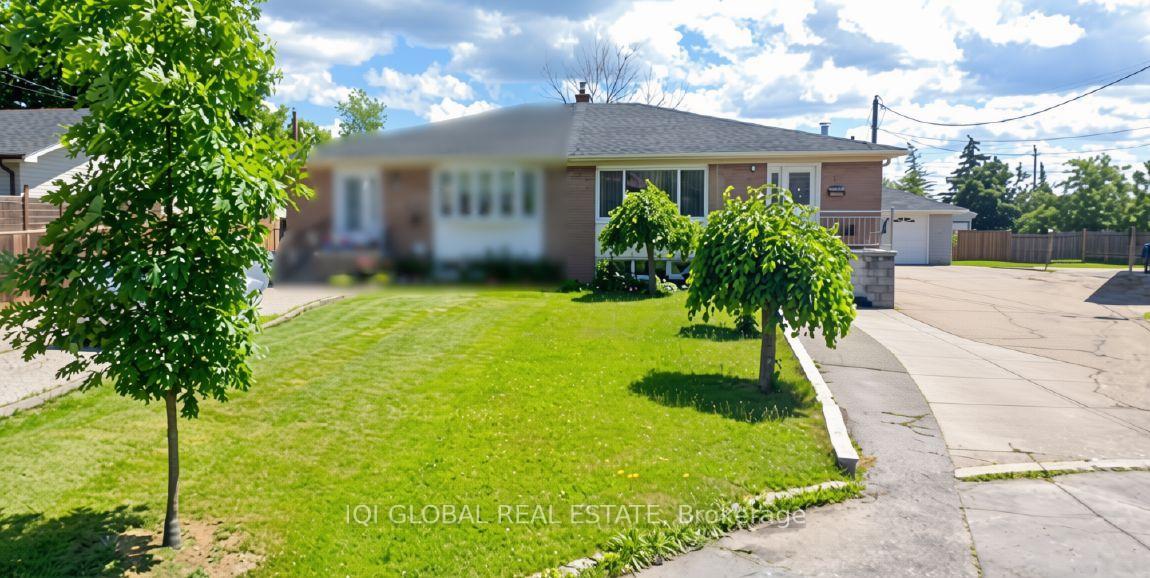 Photo 2 of 11 Stone Court, North York, Humbermede — HOMEH