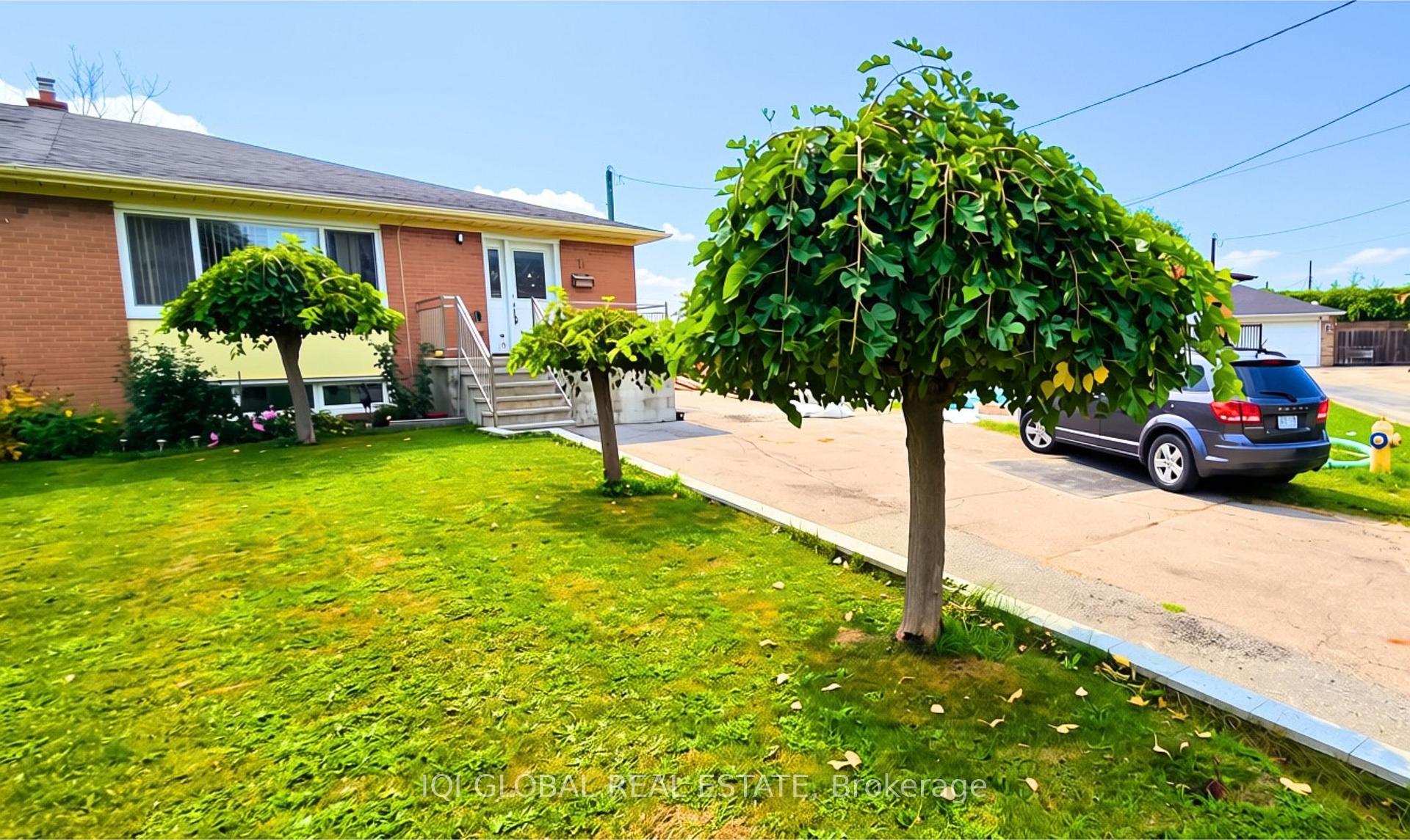 Photo 3 of 11 Stone Court, North York, Humbermede — HOMEH