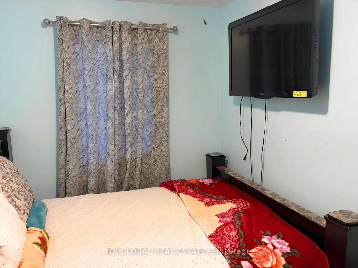 Photo 9 of 11 Stone Court, North York, Humbermede — HOMEH