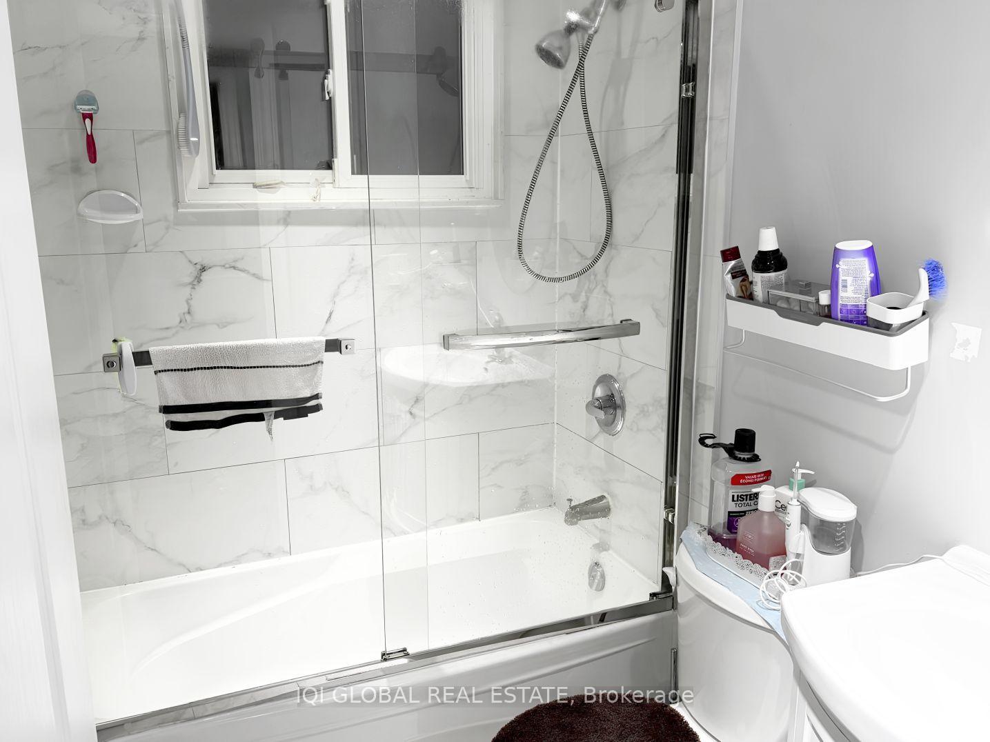 Photo 10 of 11 Stone Court, North York, Humbermede — HOMEH