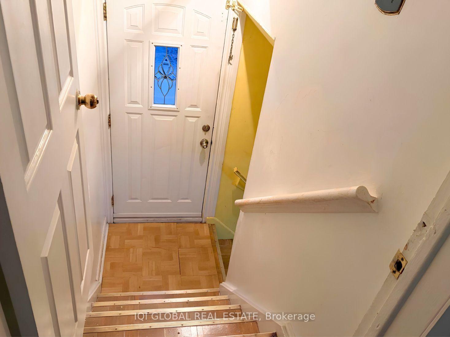 Photo 13 of 11 Stone Court, North York, Humbermede — HOMEH