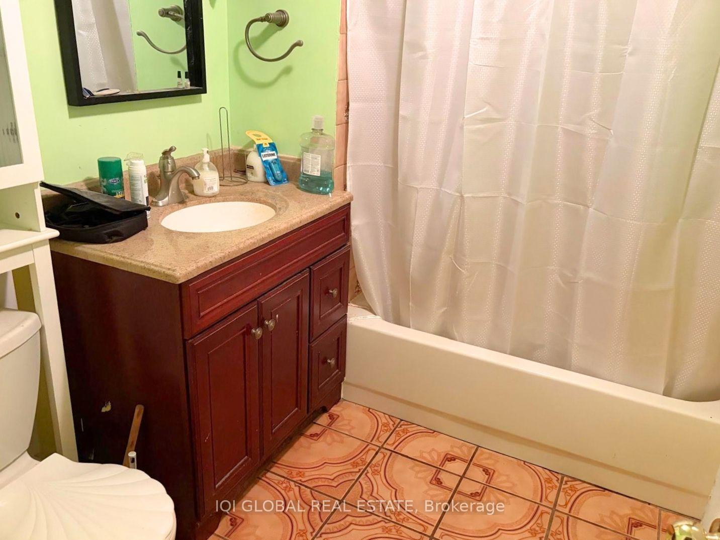 Photo 15 of 11 Stone Court, North York, Humbermede — HOMEH