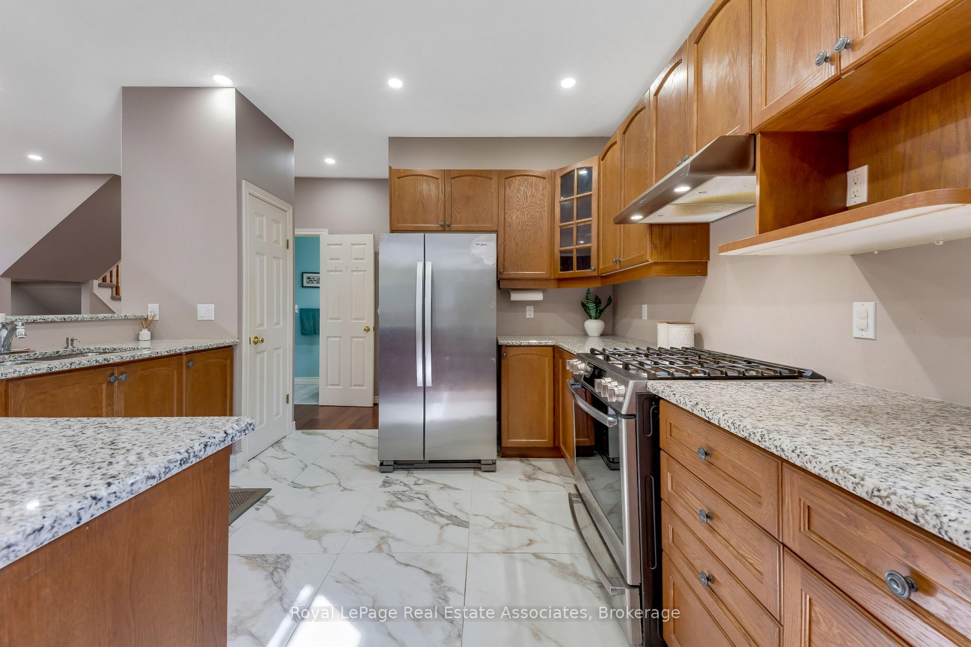 Photo 7 of 406 Sandy Cove Crescent, Waterloo, Eastbridge — HOMEH