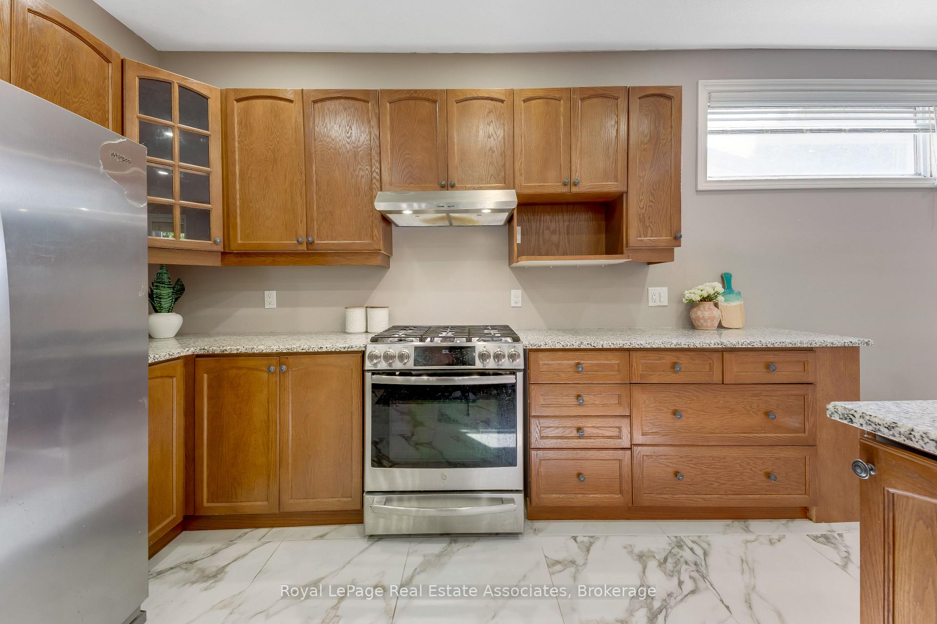 Photo 9 of 406 Sandy Cove Crescent, Waterloo, Eastbridge — HOMEH