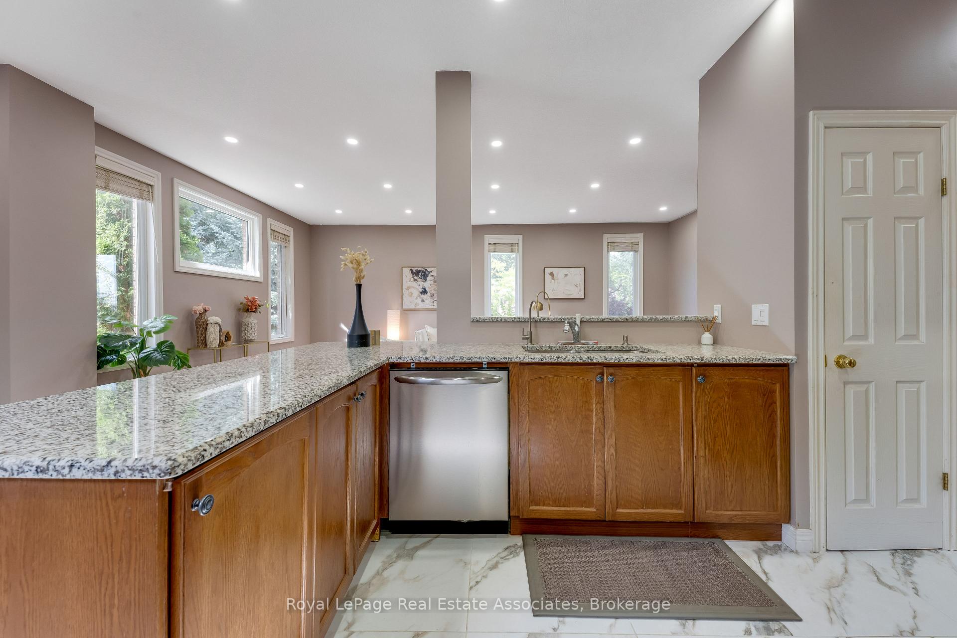 Photo 10 of 406 Sandy Cove Crescent, Waterloo, Eastbridge — HOMEH