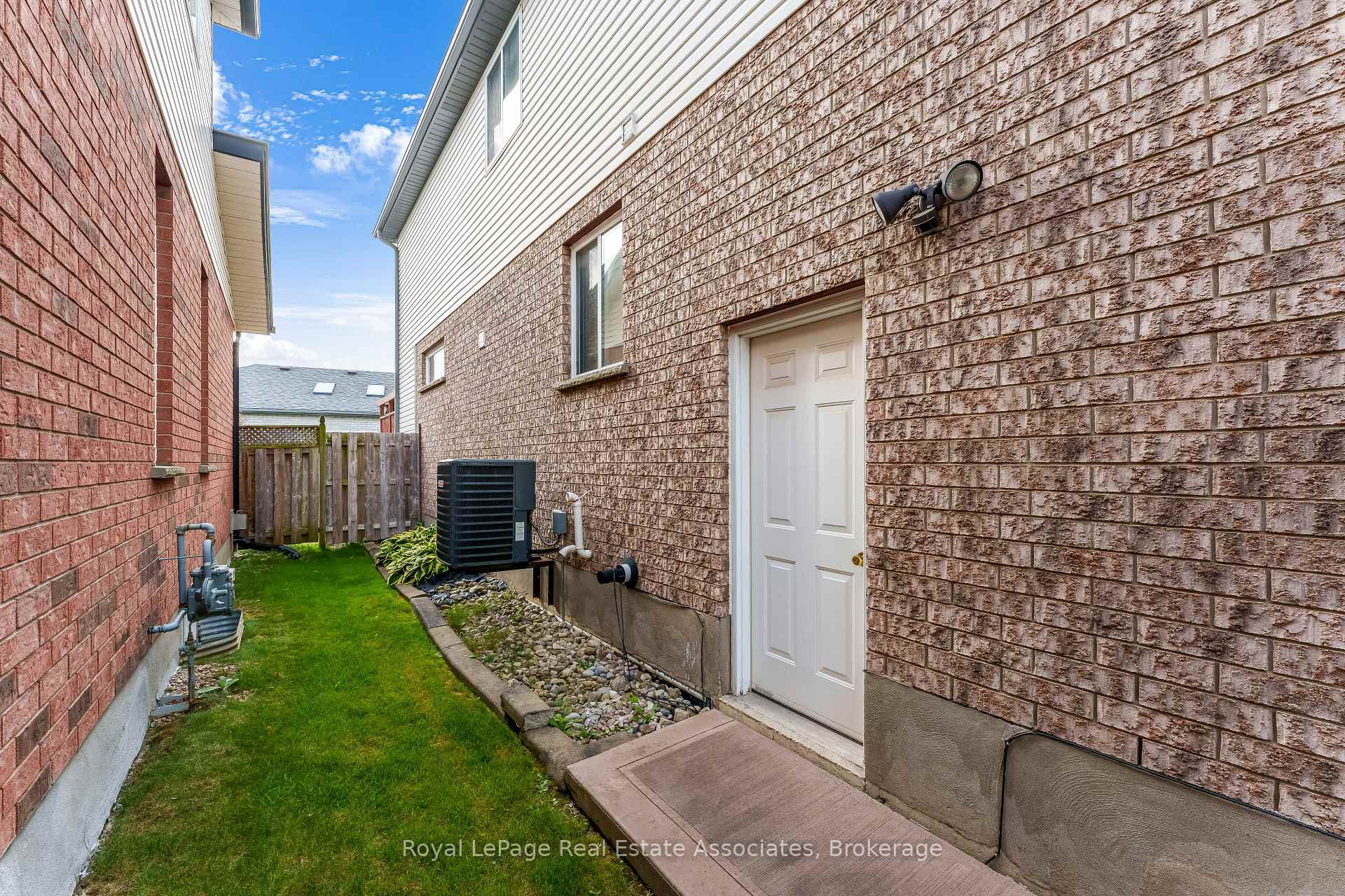 Photo 32 of 406 Sandy Cove Crescent, Waterloo, Eastbridge — HOMEH