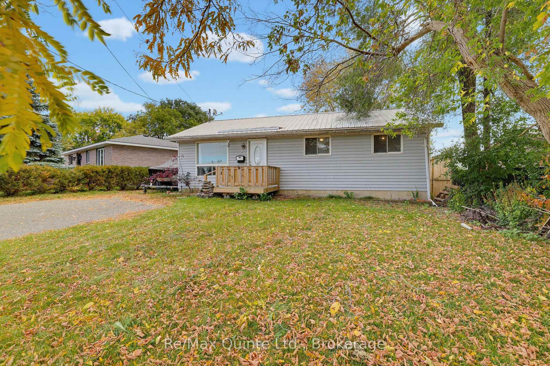 Photo 3 of 98 Mcfarland Drive, Belleville, Belleville Ward — HOMEH
