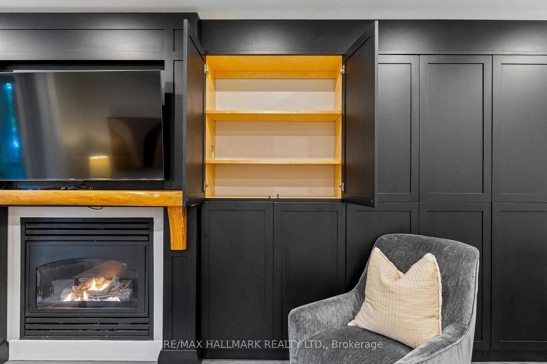 Photo 3 of Unit 201, 2365 Queen Street E, Toronto, The Beaches — HOMEH
