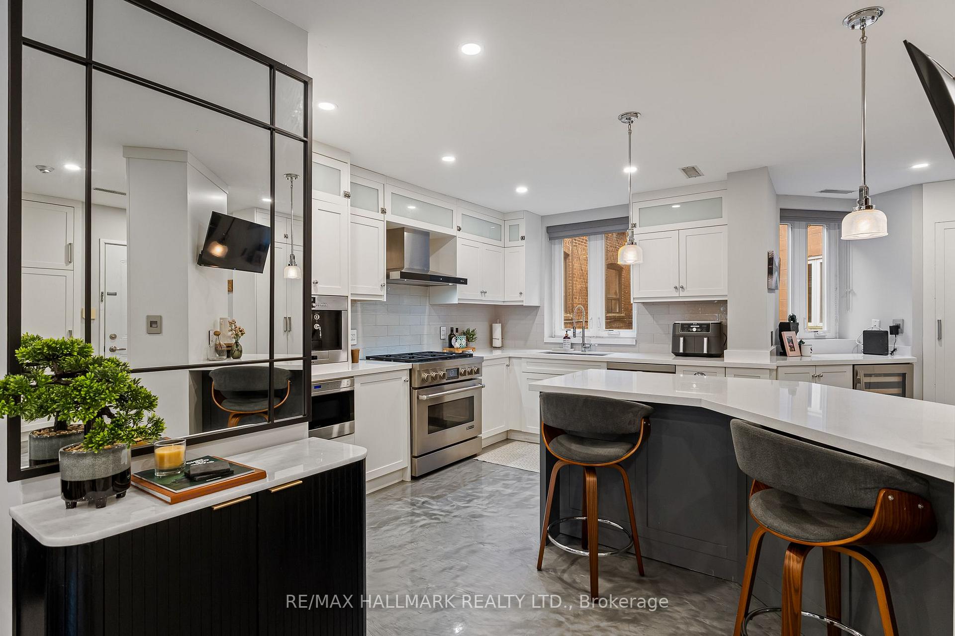 Photo 8 of Unit 201, 2365 Queen Street E, Toronto, The Beaches — HOMEH